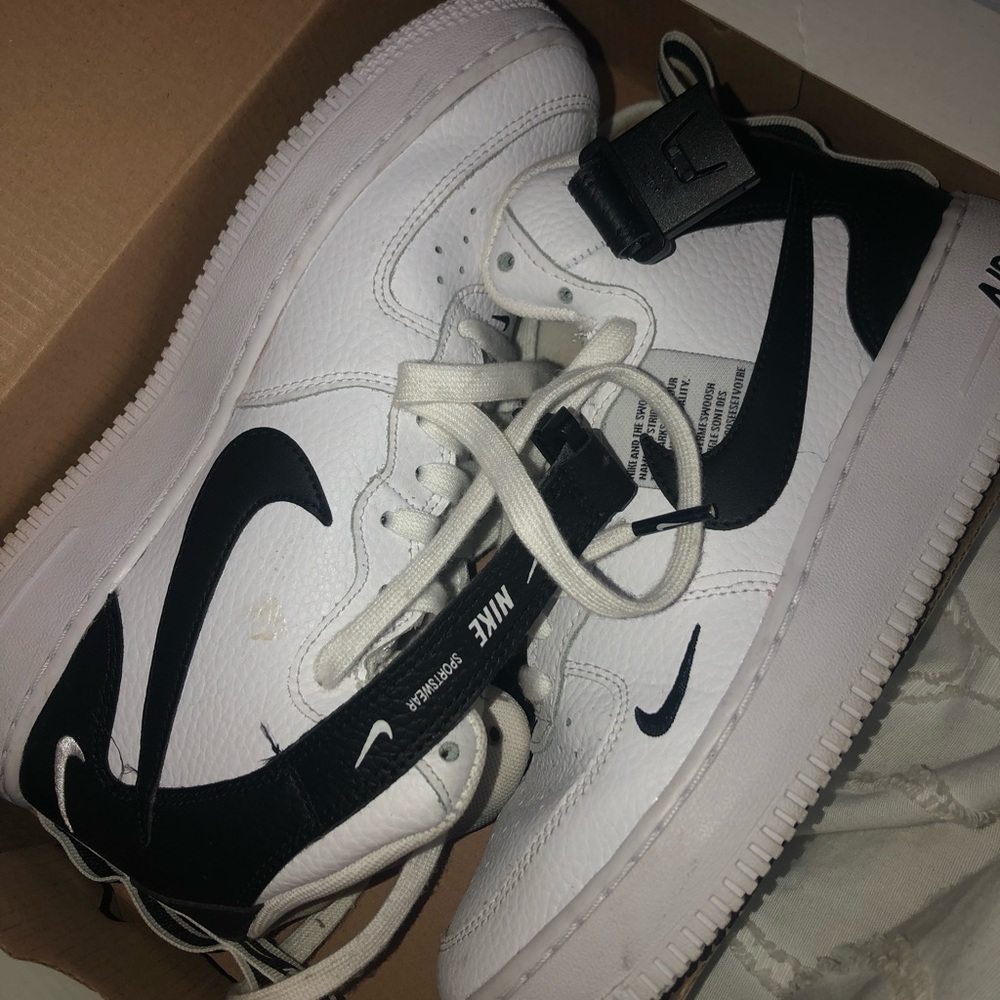boys nike air force 1 mid LV8